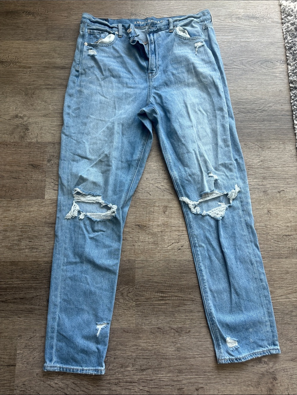 American Eagle Outfitters Light Blue Distressed Boyfriend Jeans